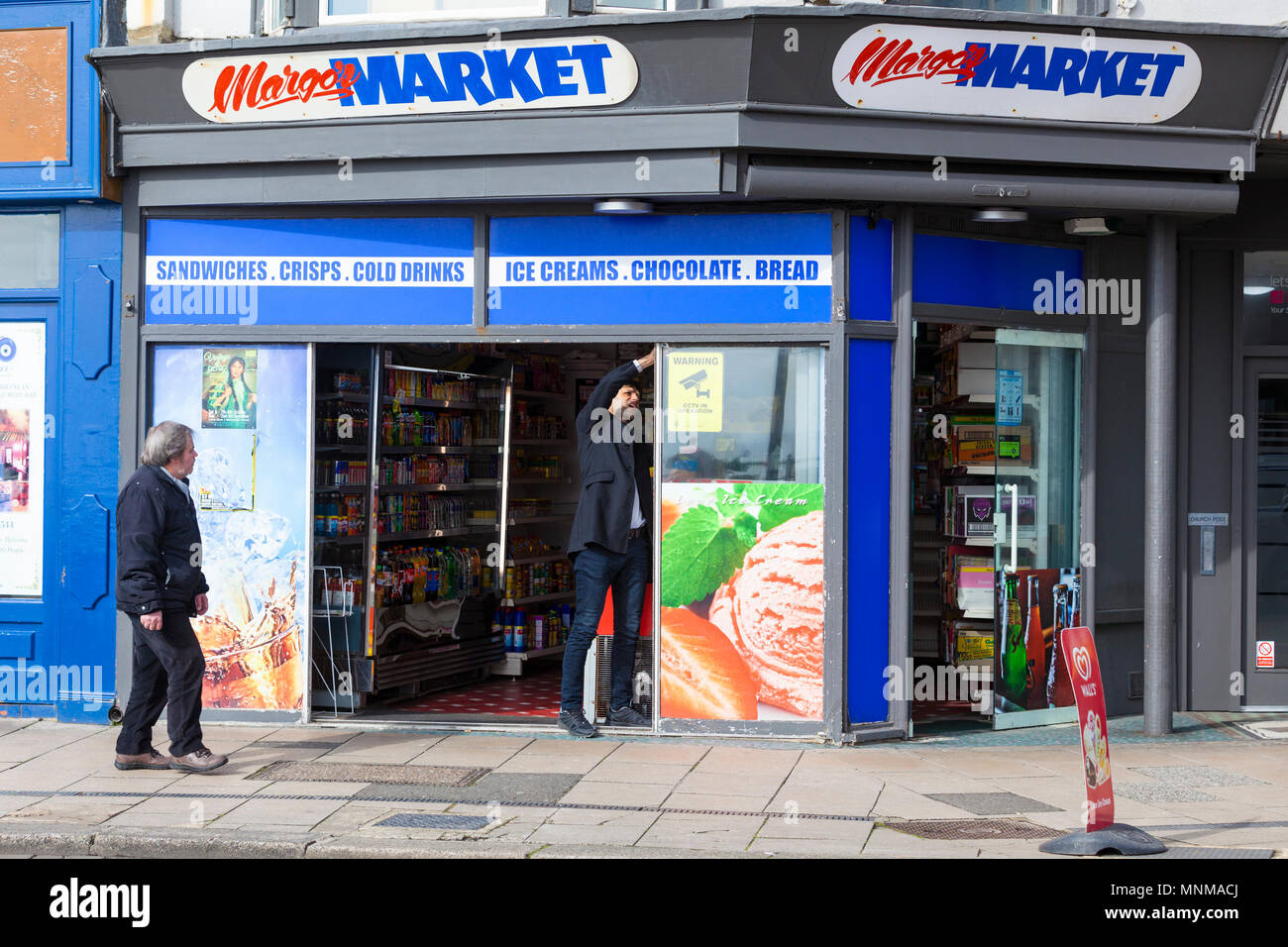 Cctv shop hi-res stock photography and images - Alamy