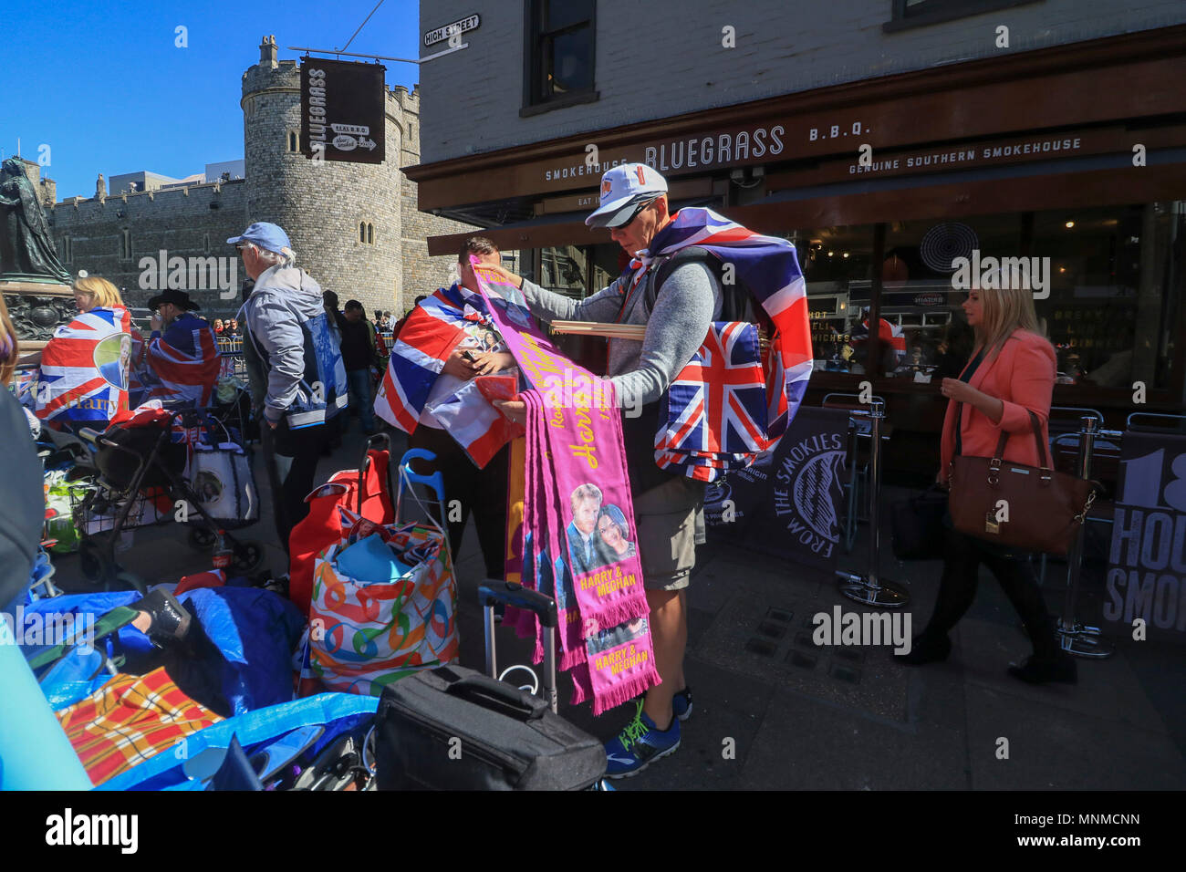 Windsor Berkshire,UK. 17th May 2018.A vendor selling Royal souvenirs as Windsor gears for the wedding of the year as thousands of people and wellwishers prepare to attend and witness the Royal Wedding between Prince Harry and Meghan Markle on 19May Credit: amer ghazzal/Alamy Live News Stock Photo