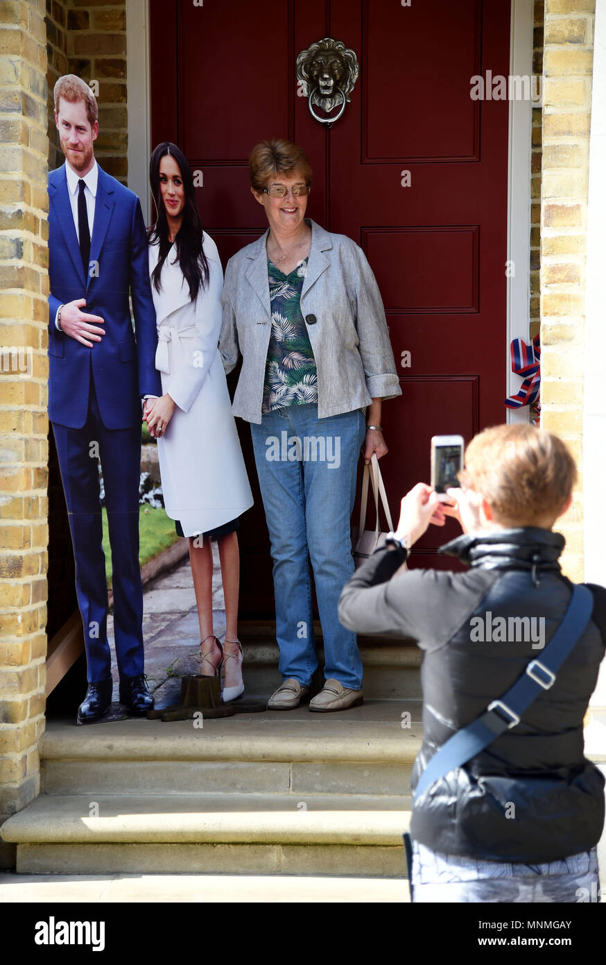 Royal family fans hi-res stock photography and images - Alamy