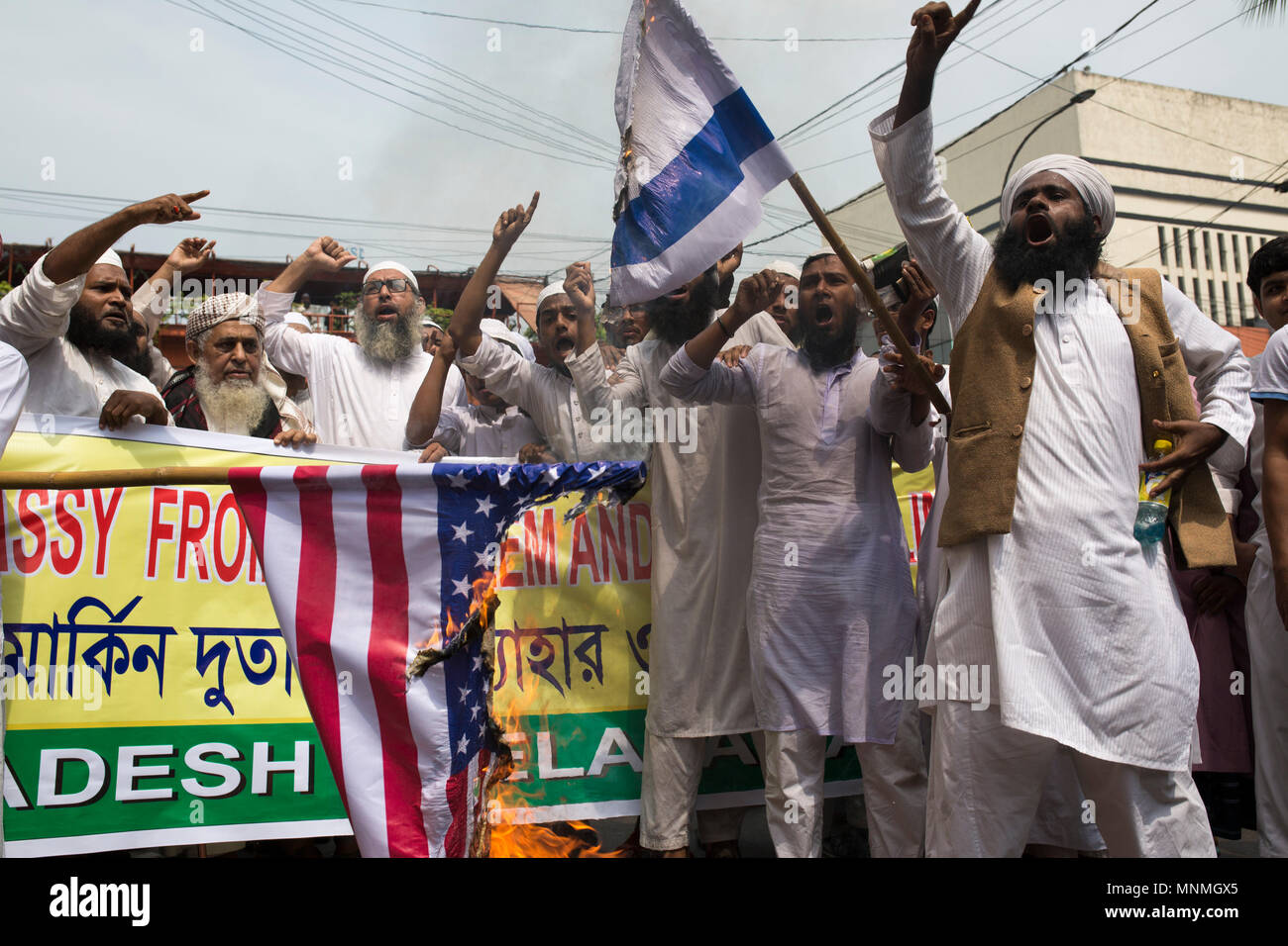 DHAKA, BANGLADESH - MAY 18 : Bangladeshi muslims burn flags of Israel and the U.S. in a protest against recent violence in Palestine, after Friday prayer outside the Baitul Muqarram national mosque in Dhaka, Bangladesh on May 18, 2018. Credit: zakir hossain chowdhury zakir/Alamy Live News Stock Photo