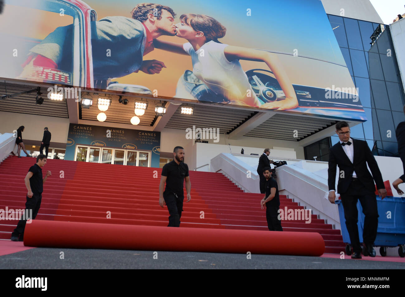 Cannes, Deutschland. 17th May, 2018. 17.05.2018, France, Cannes: Festival workers rolling out a new red carpet before the screening of 'Capharnaum' during the 71st annual Cannes Film Festival at Palais des Festivals. | Verwendung weltweit Credit: dpa/Alamy Live News Stock Photo