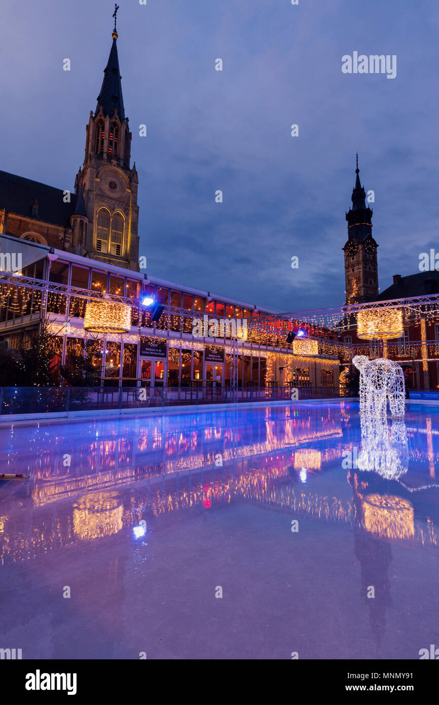 Belgium Flemish Region Sint Truiden Church Of Our Lady And City Hall In Main Square Stock Photo Alamy