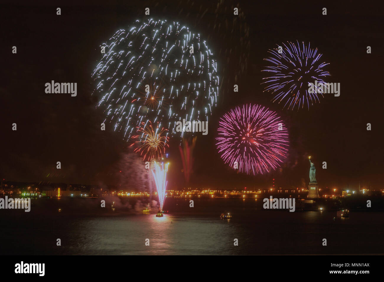 Staue of liberty fireworks hires stock photography and images Alamy