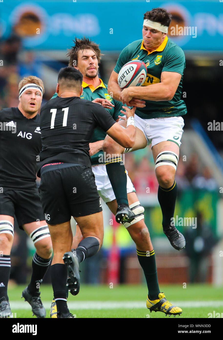 CAPE TOWN, SOUTH AFRICA - Saturday 7 October 2017, Francois Louw of South Africa grabs the ball with Eben Etzebeth (captain)  of South Africa in suppo Stock Photo