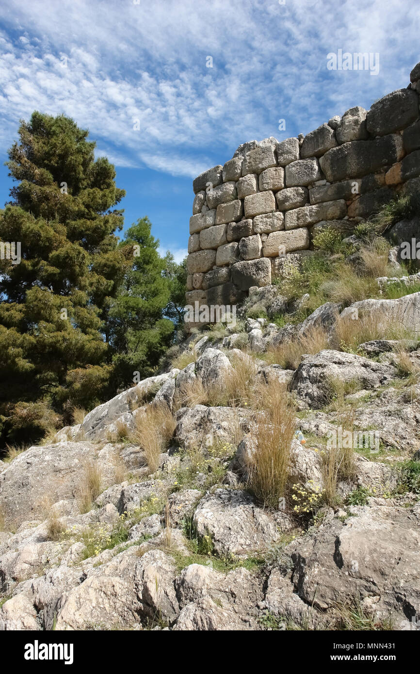 acropolis mycenaean walls