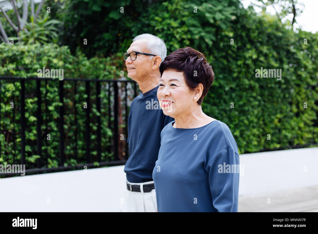 Asian senior couple park hi-res stock photography and images - Alamy