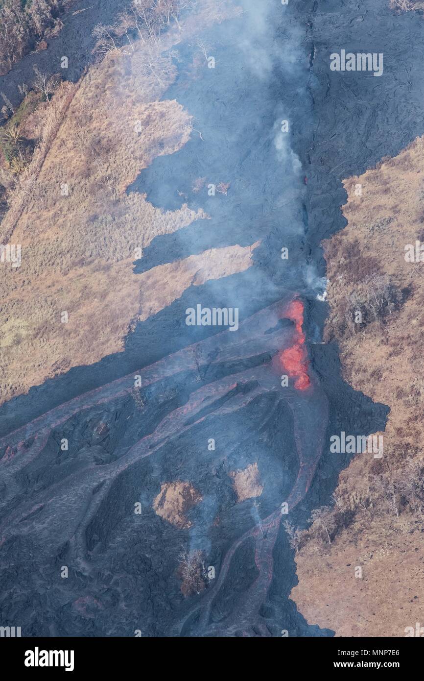Hilo, Hawaii, USA. 18th May, 2018. An aerial view of lava escaping from