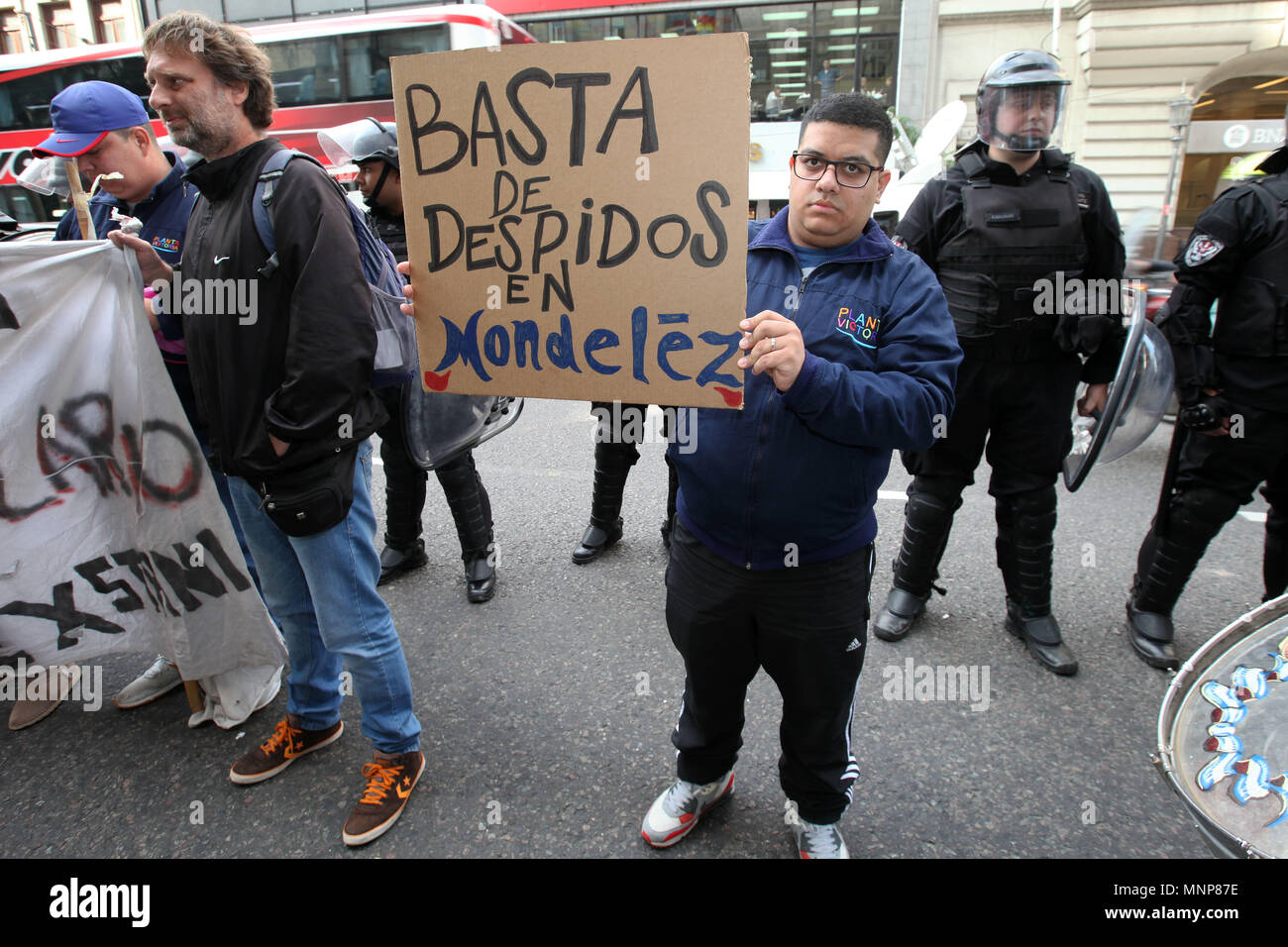 Buenos Aires, Buenos Aires, Argentina. 18th May, 2018. Workers of the multinational Mondelez (former Kraft Foods) which produces Milka, Mantecol, Infinit and Beldent protested today in front of the Ministry of Labor asking for the reinstatement of the worker GastÃ³n Ceballos. Credit: Claudio Santisteban/ZUMA Wire/Alamy Live News Stock Photo