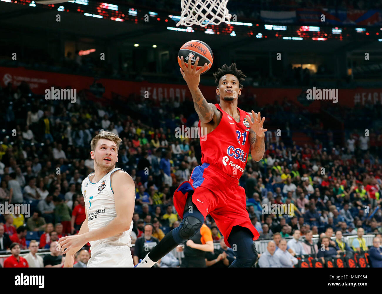 Belgrade. 18th May, 2018. CSKA Moscow's Will Clyburn(R) goes for a dunk during Euroleague Final 4 semi final basketball match between CSKA Moscow and Real Madrid in Belgrade, Serbia on May 18, 2018. Real Madrid won 92-83. Credit: Predrag Milosavljevic/Xinhua/Alamy Live News Stock Photo