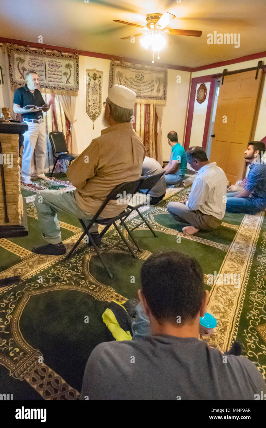 Keene, New Hampshire, USA. 18th May, 2018. Dr. Ahmad Alabadi, of Walpole, NH, speaks to attendees Friday during a Jumu'ah, or Friday prayer service, at the Masjid al-Latiff and Interfaith Community Center in Keene. This was the first Jumu'ah, or Friday prayer service at the Center during the current Muslim month of Ramadan. Credit: Michael Plotczyk/Alamy Live News Stock Photo