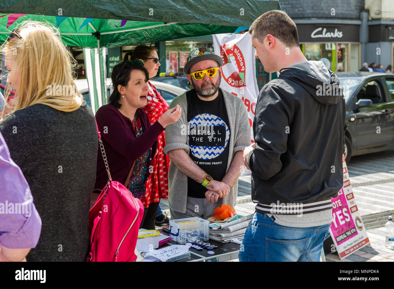 Cork, Ireland. 19th May, 2018. With just under a week to go before the Abortion Referendum in Ireland, Political Party 'People Before Profit' ran an information stall in Cork city today, urging people to vote 'Yes'. Credit: AG News/Alamy Live News. Stock Photo