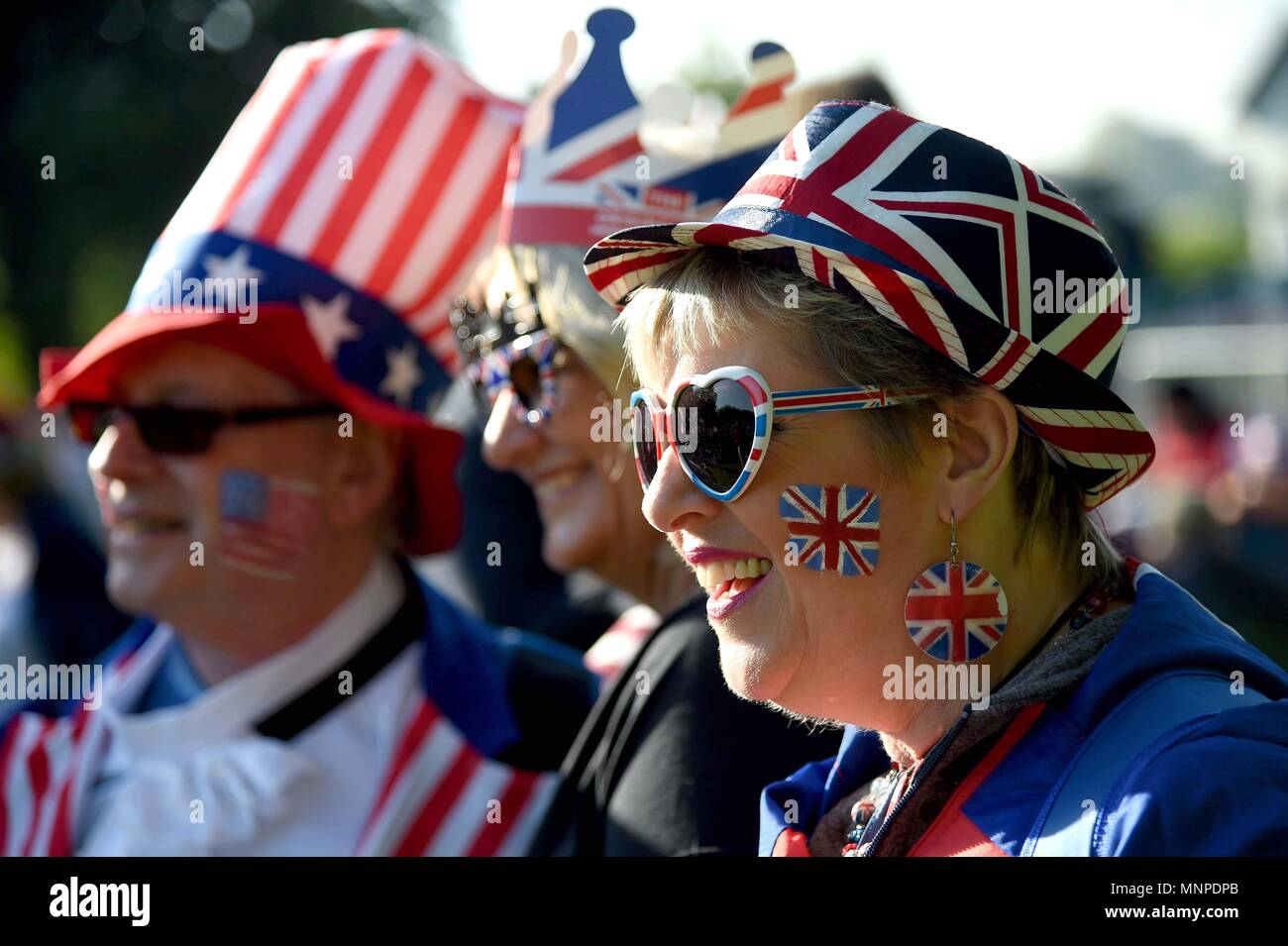 Windsor, UK. 19th May 2018. Atmosphere during Royal Wedding in Windsor, UK. Credit: Finnbarr Webster/Alamy Live News Stock Photo