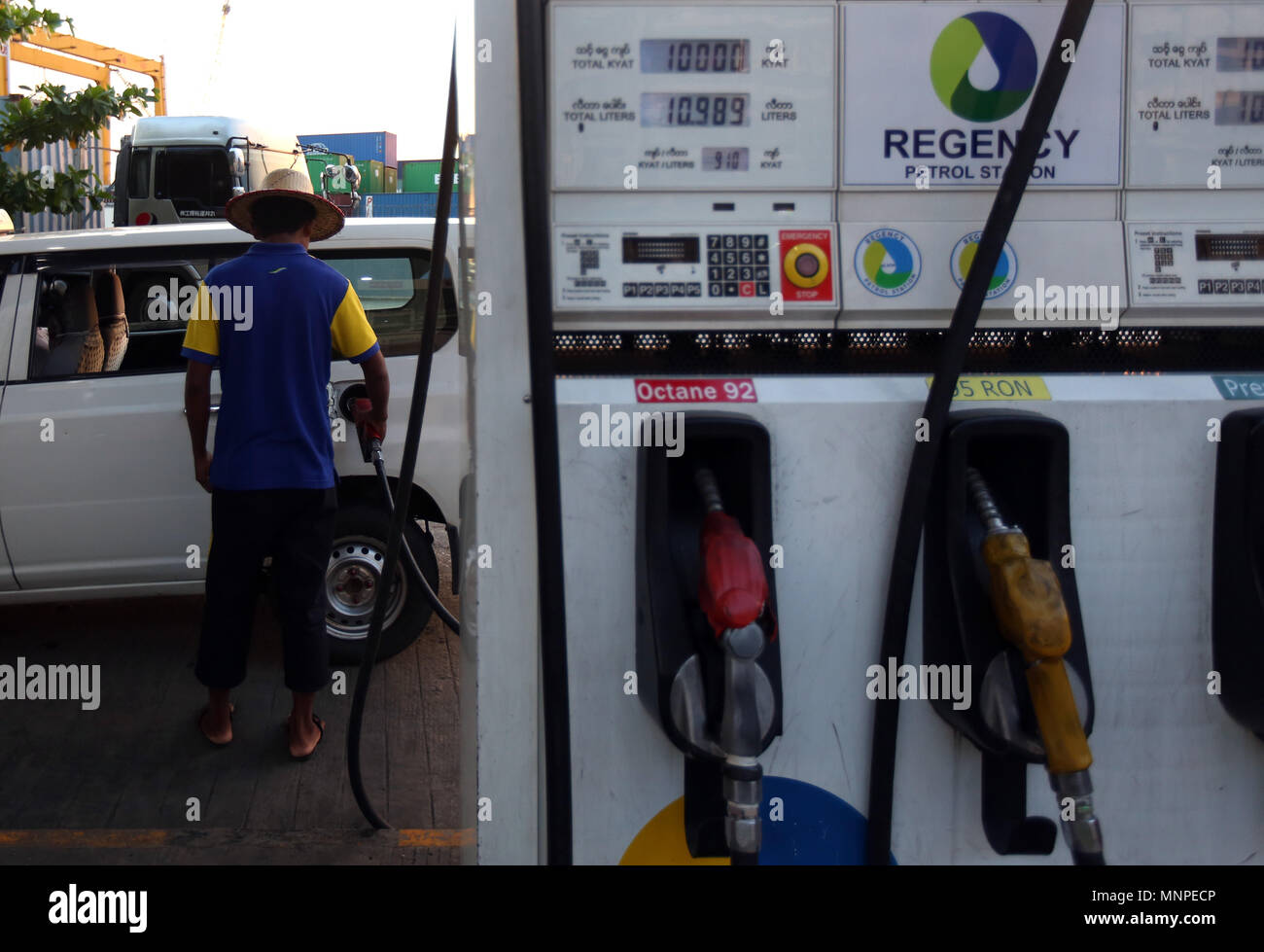 Yangon, Myanmar. 19th May, 2018. An employee fuels a car at a private