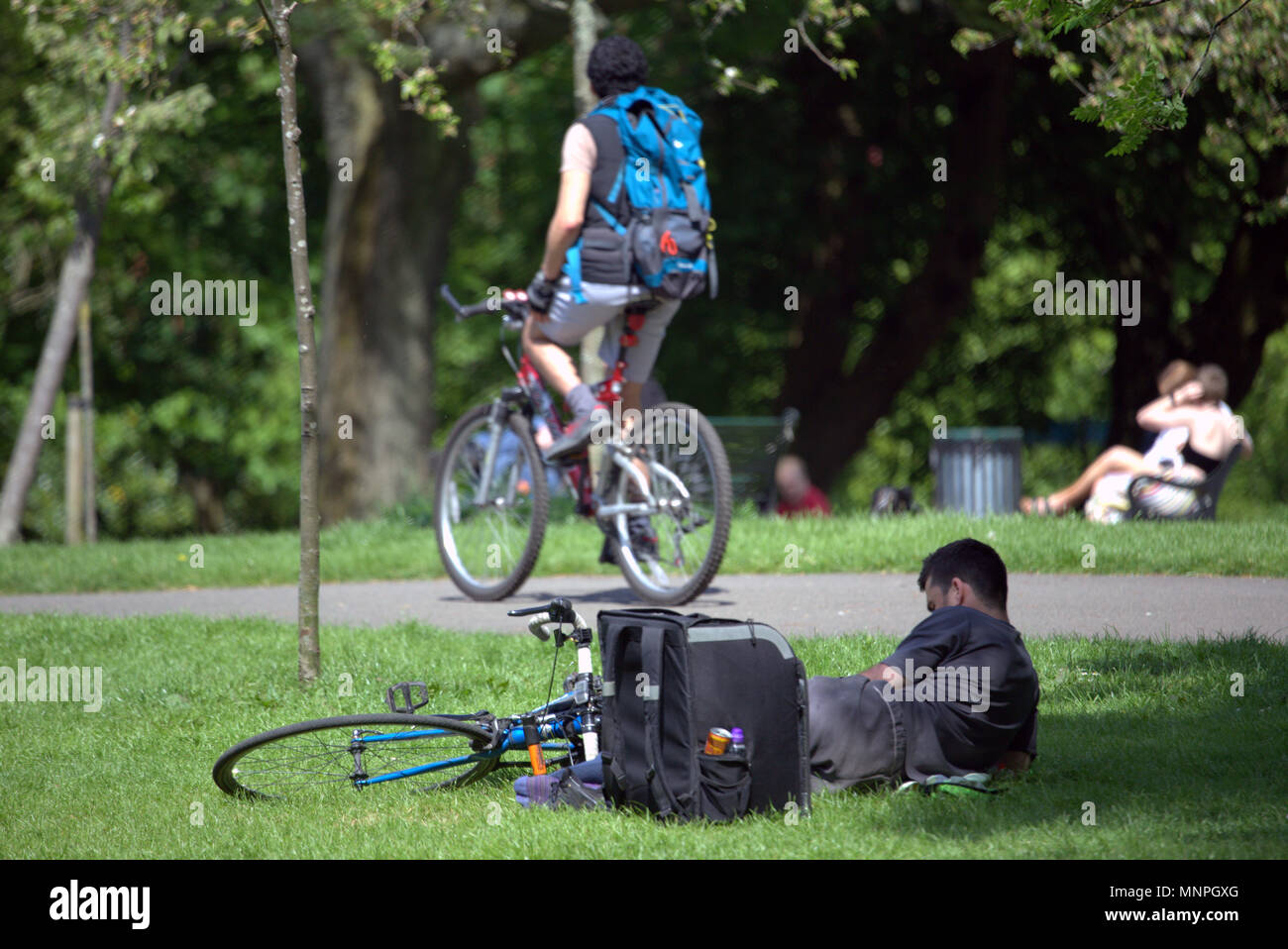 Glasgow, Scotland, UK 19th May.UK Weather: Sunny weather over the city brought the locals and tourists into the streets for taps aff weather.  As the royal wedding was ignored by early revelers who hit the sun in Kelvingrove Park. Gerard Ferry/Alamy news Stock Photo