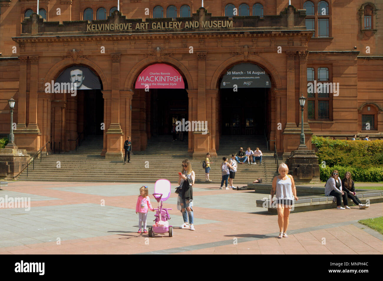 Glasgow, Scotland, UK 19th May.UK Weather: Sunny weather over the city brought the locals and tourists into the streets for taps aff weather.  As the royal wedding was ignored by early revelers who hit the sun in Kelvingrove Park. Gerard Ferry/Alamy news Stock Photo