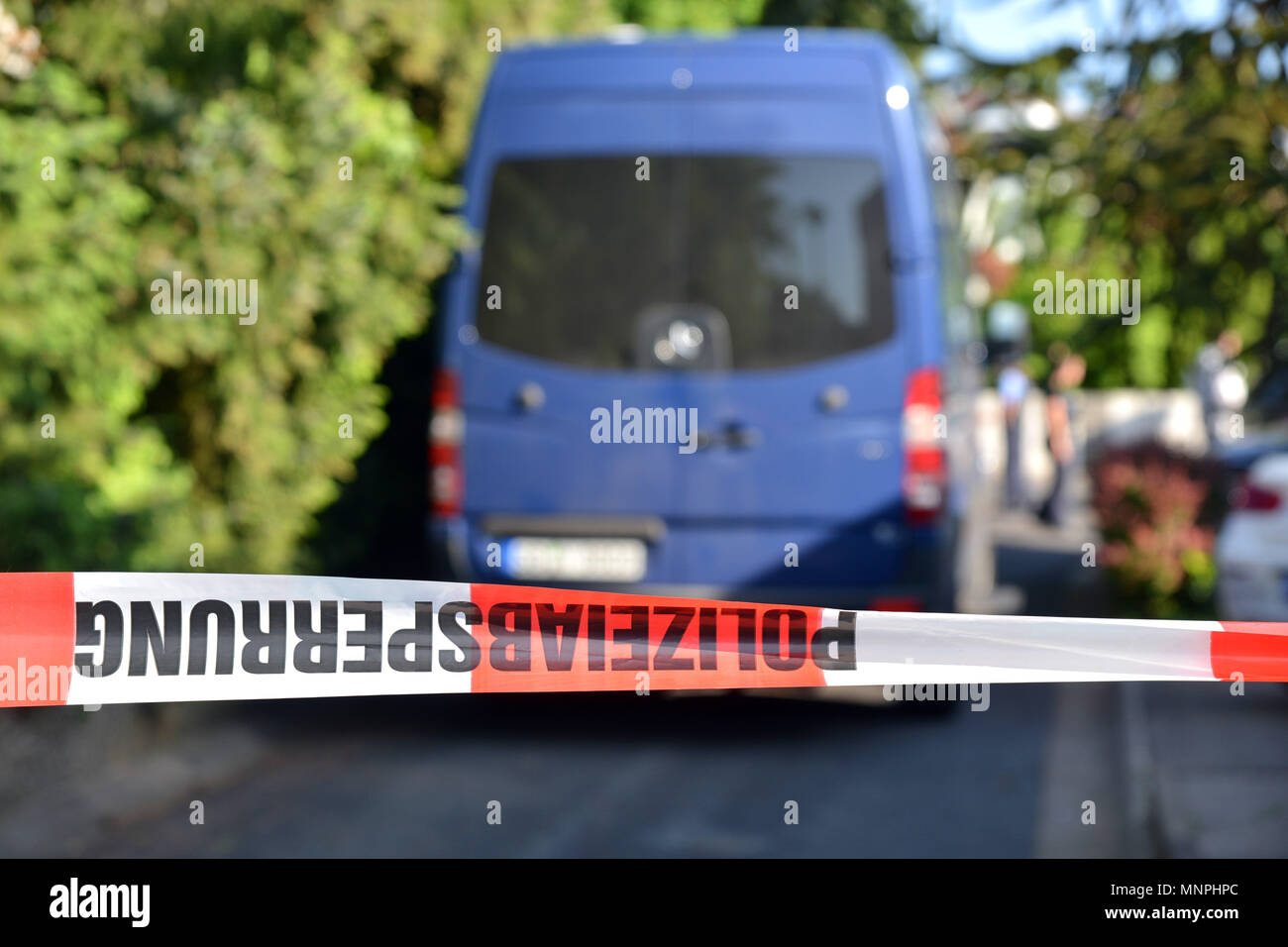 Saarbruecken, Germany, 19 May 2018. aarbruecken, Germany, 19 May 2018. 19 May 2018, The entrance of a house in the district of Brebach-Fechingen is closed down, where two men were shot dead and two women were injured. The press speaker of the police reports that the suspect was caught. Photo: Harald Tittel/dpa Credit: dpa picture alliance/Alamy Live News Credit: dpa picture alliance/Alamy Live News Stock Photo
