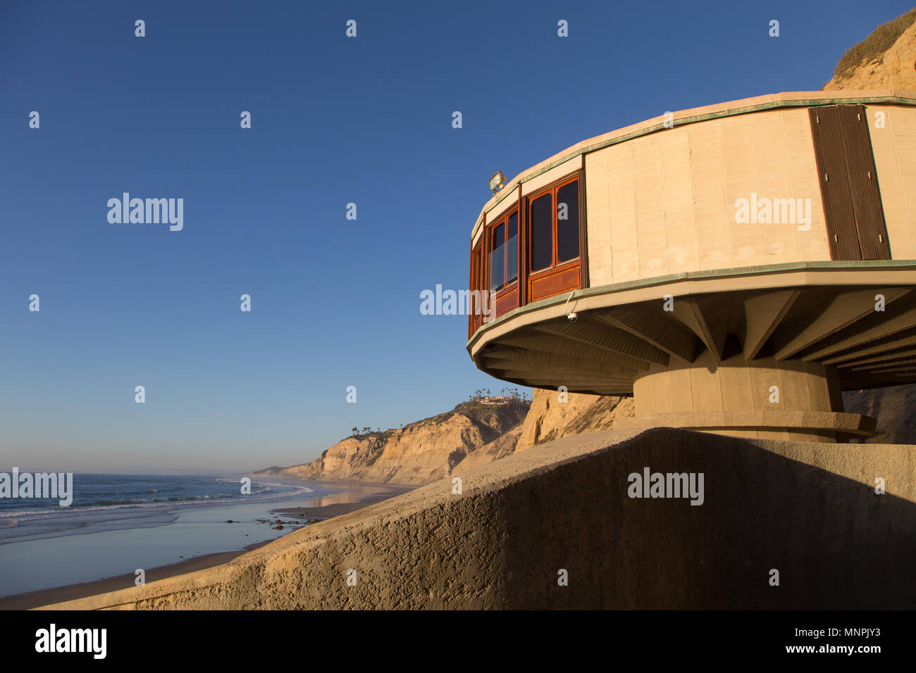 The Pavilion House, Blacks Beach, La Jolla, CA. Also known as Mushroom House, the Dale Naegle-designed home on Blacks Beach is owned by Buzz Woolley. Stock Photo