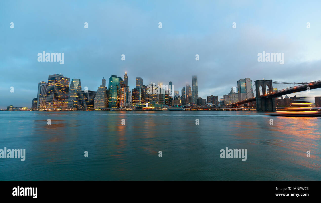 Brooklyn bridge rainy night hi-res stock photography and images - Alamy