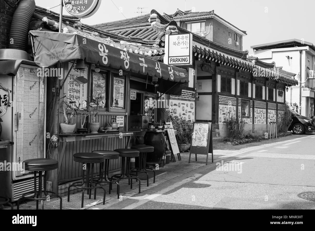 Monochrome image of food stall with Korean shop sign on a quiet street in Seoul, Korea Stock Photo