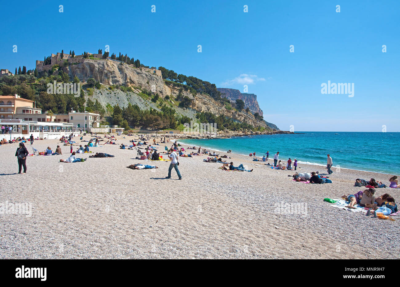 Badestrand in Cassis, Departement Bouches-du-Rhone, Provence-Alpes-Côte d’Azur, Suedfrankreich, Frankreich, Europa | Bathing beach at Cassis, Bouches- Stock Photo