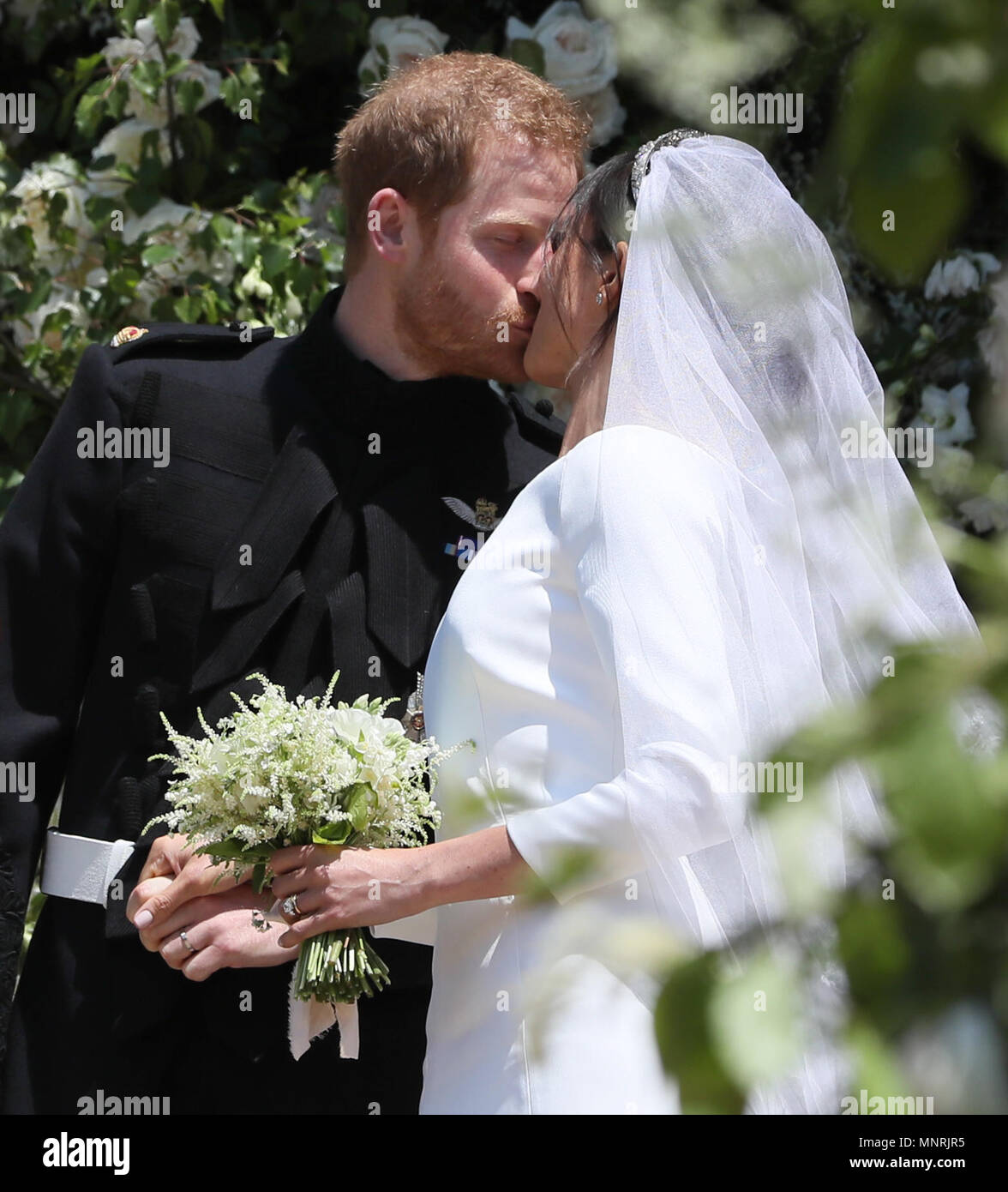 Prince Harry and Meghan Markle kiss as they leave St George's Chapel at  Windsor Castle following their wedding Stock Photo - Alamy
