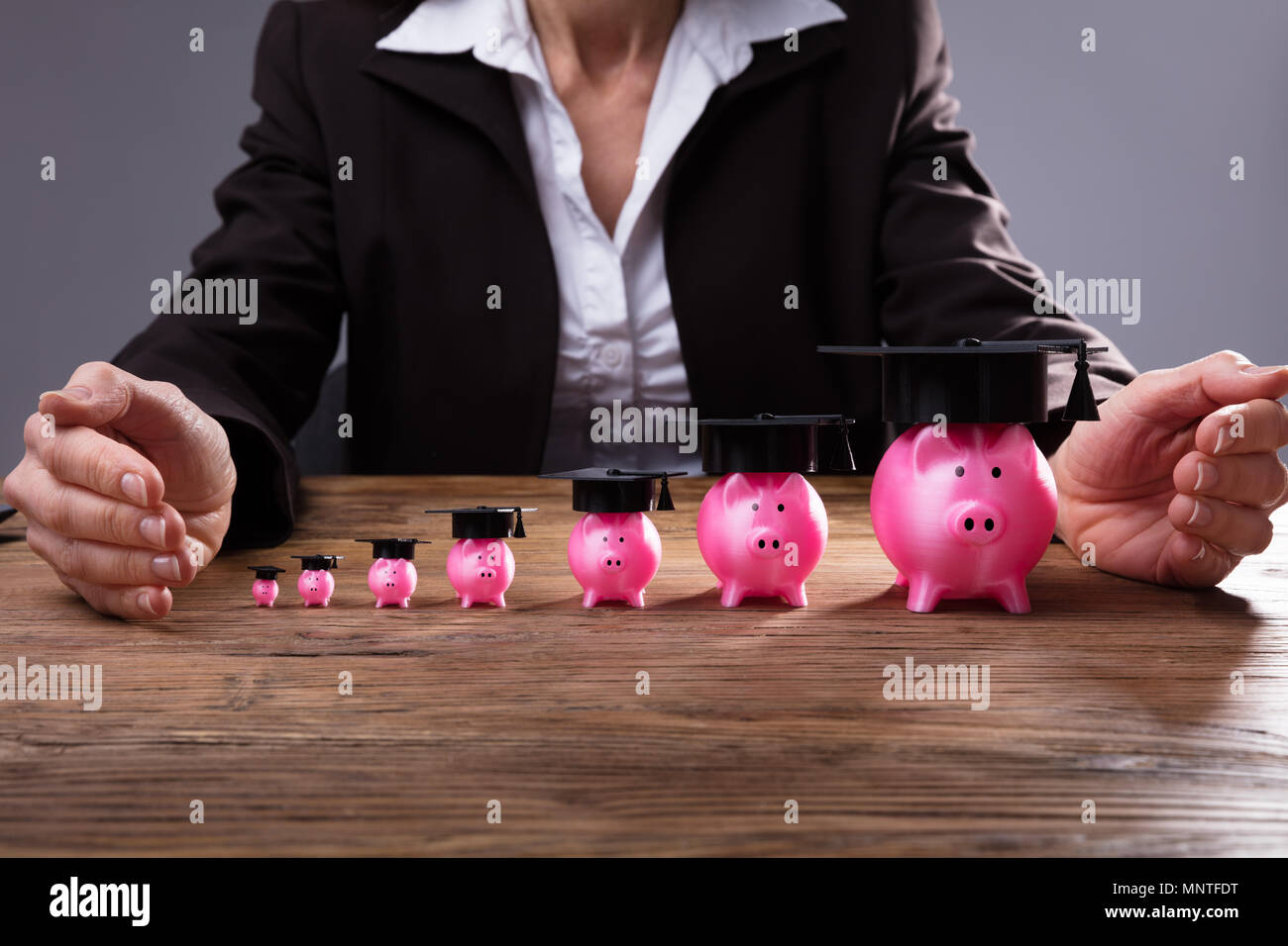 Hand graduation university hi-res stock photography and images - Alamy