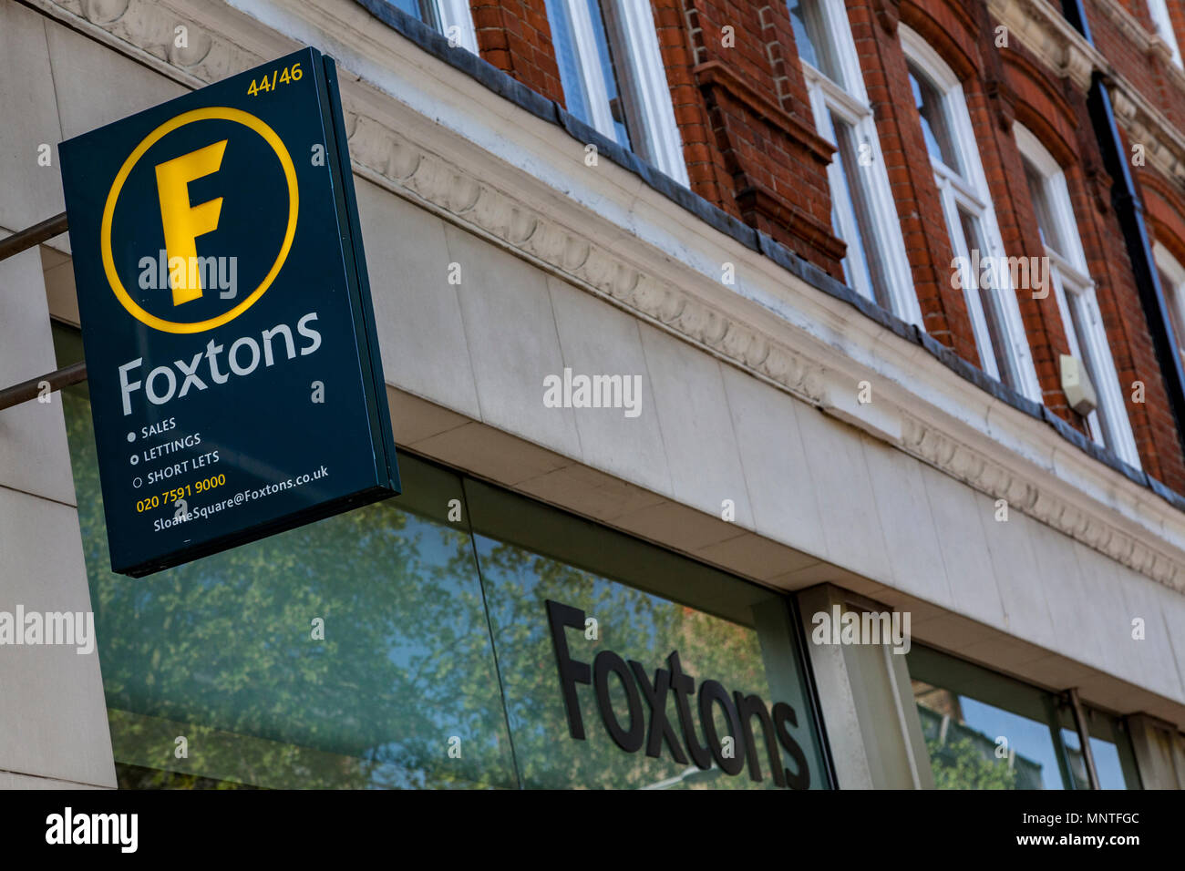 Foxtons estate agents on Kings Road in Chelsea, London Stock Photo