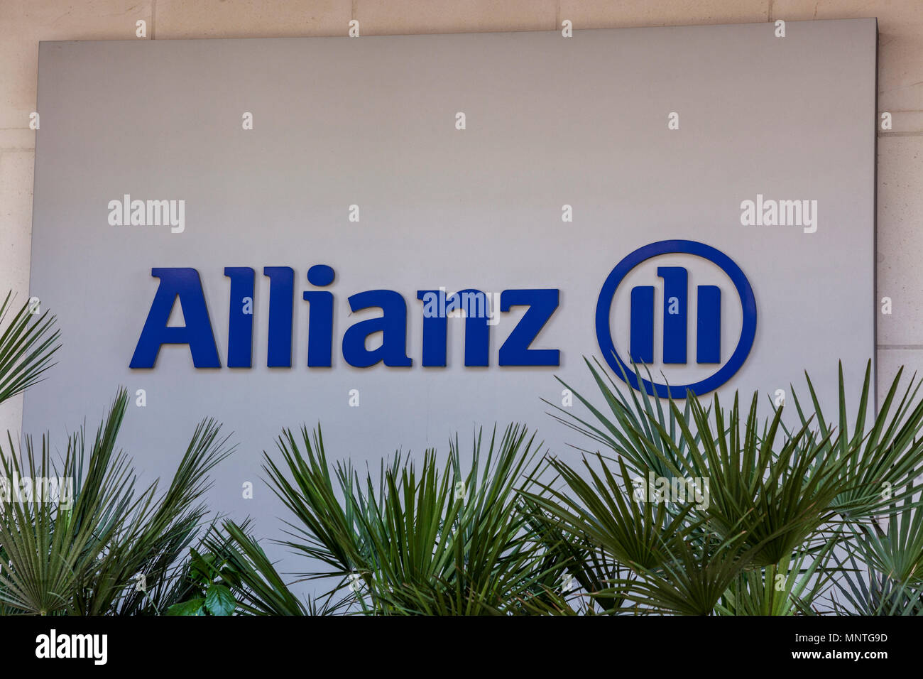 Allianz Global Investors office on Bishopsgate in the City of London Stock Photo