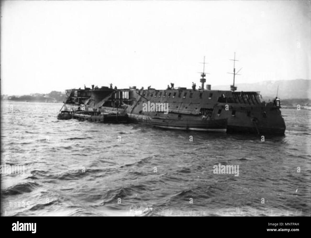 Redoutable being dismantled in Toulon,   1912.   1045 Redoutable in Toulon-Agence Rol-1 Stock Photo