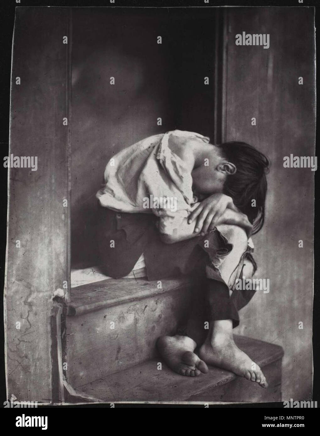 . English: Poor Jo by O. G. Rejlander. It's not a candid street photo, but a posed, staged, heavily retouched studio work. 1864.   Oscar Gustave Rejlander  (1813–1875)     Alternative names O. G. Rejlander; Oscar Gustav Rejlander; Oscar Gustave Reijlander  Description British-Swedish photographer and painter  Date of birth/death 1813 18 January 1875  Location of birth/death Sweden Clapham  Work location London  Authority control  : Q725390 VIAF: 40230459 ISNI: 0000 0000 8375 2662 ULAN: 500030901 LCCN: n79023303 GND: 121262340 WorldCat 1048 Rejlander, 1864, Poor Jo Stock Photo