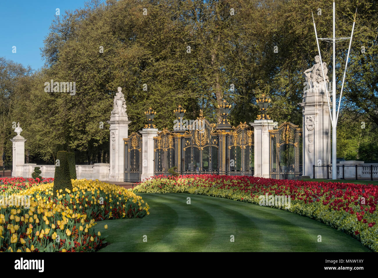 Canada Gate at the entrance to Green Park in spring, Buckingham Palace, London, England, UK Stock Photo