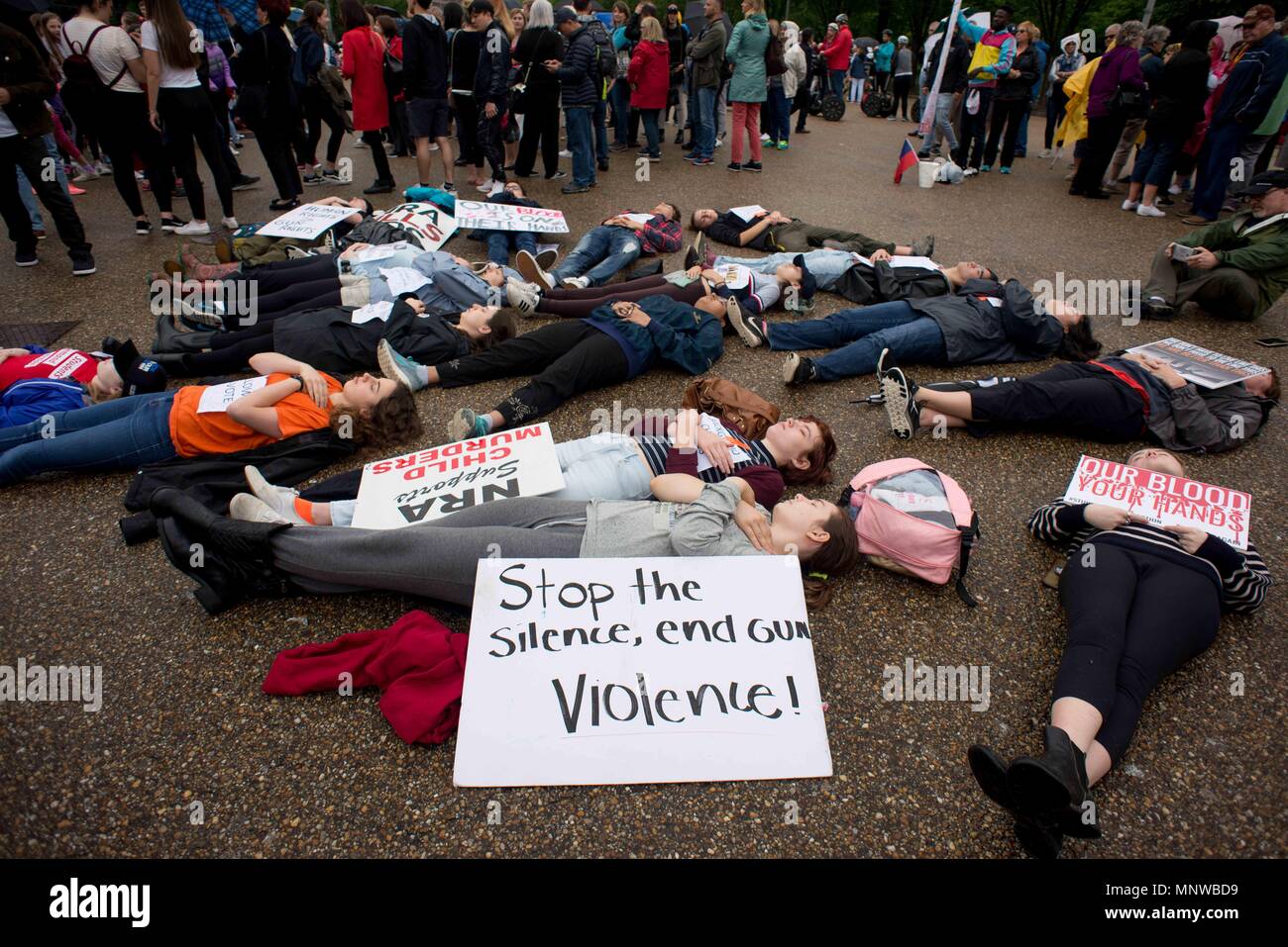 Washington, District of Columbia, USA. 19th May, 2018. Local high school students stage a ''lie-in'' in front of the White House to honor the victims of the Santa Fe High School shooting in Texas. The group is demanding the U.S. president and Congress work to pass gun control legislation. Credit: Erin Scott/ZUMA Wire/Alamy Live News Stock Photo