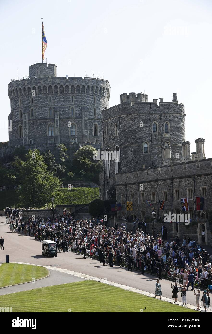 (180519) -- WINDSOR, mayo 19, 2018 (Xinhua) -- Invitados esperan en el Castillo de Windsor para la boda real del prÃncipe Enrique y su prometida Meghan Markle, en Windsor, Reino Unido, el 19 de mayo de 2018.  Cordon Press Stock Photo