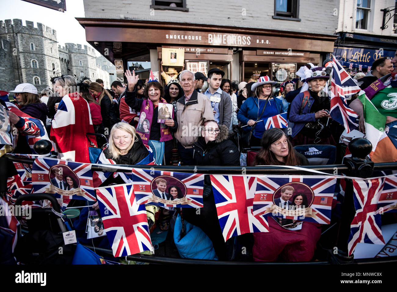 Royal wedding fans windsor hi-res stock photography and images - Alamy