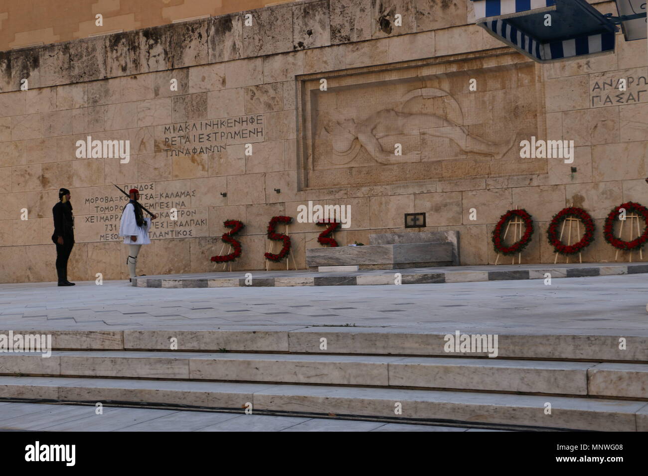 Athens, Greece. 19th May, 2018. Presidential guards seen during the Genocide commemoration.Greek pontians commemorate the 353.000 victims of the Greek Pontian Genocide by Turkey from 1914-1923 in the center of Athens. Credit: Eleni Paroglou/SOPA Images/ZUMA Wire/Alamy Live News Stock Photo
