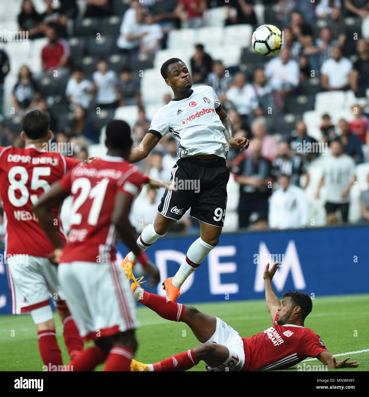 Istanbul, Turkey. 7th Apr, 2018. Dusko Tosic of Besiktas celebrates scoring  during 2017-2018 Turkish Super League match between Besiktas and Goztepe in  Istanbul, Turkey, on April 7, 2018. Besiktas won 5-1. Credit