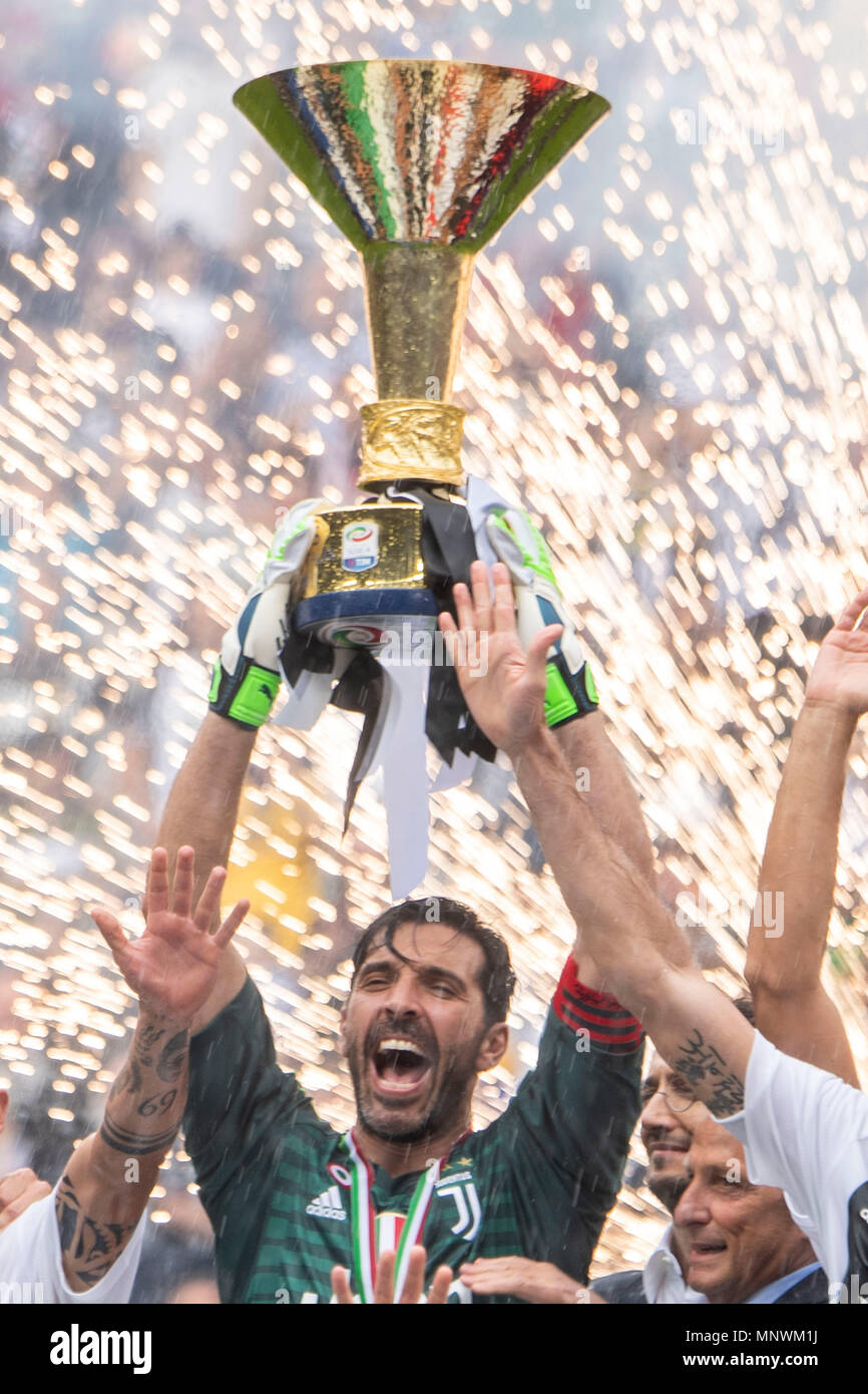 スポーツ Pro star 2000 Tevez Veron Buffon Gianluigi Buffon sets Serie A record in Juventus win over