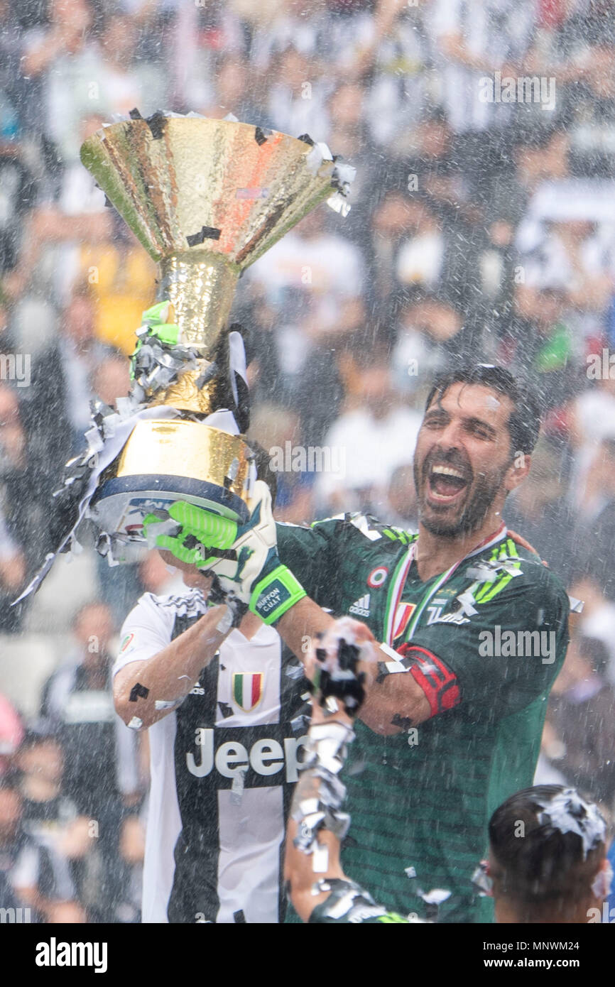 スポーツ Pro star 2000 Tevez Veron Buffon 55 Buffon 2001 Photos & High Res Pictures - Getty Images