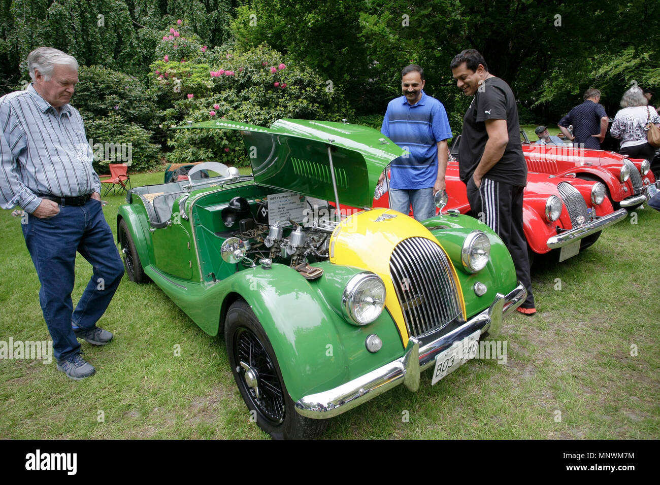 Vancouver, Canada. 19th May, 2018. Visitors admire different British vintage  cars during the 33rd annual All British Field Meet event at Van Dusen  Garden in Vancouver, Canada, May 19, 2018. More than