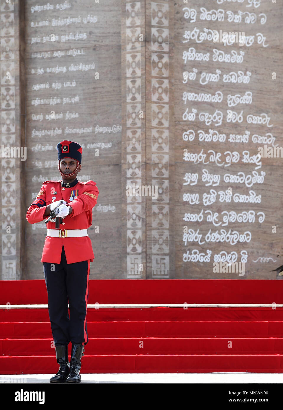 Colombo, Sri lanka. 19th May, 2018. A Sri Lankan soldier stands at a memorial for the fallen soldiers during a commemorative ceremony marking the 9th anniversary of the end of the island's civil war in Colombo, Sri lanka, on May 19, 2018. Credit: A.S. Hapuarachc/Xinhua/Alamy Live News Stock Photo