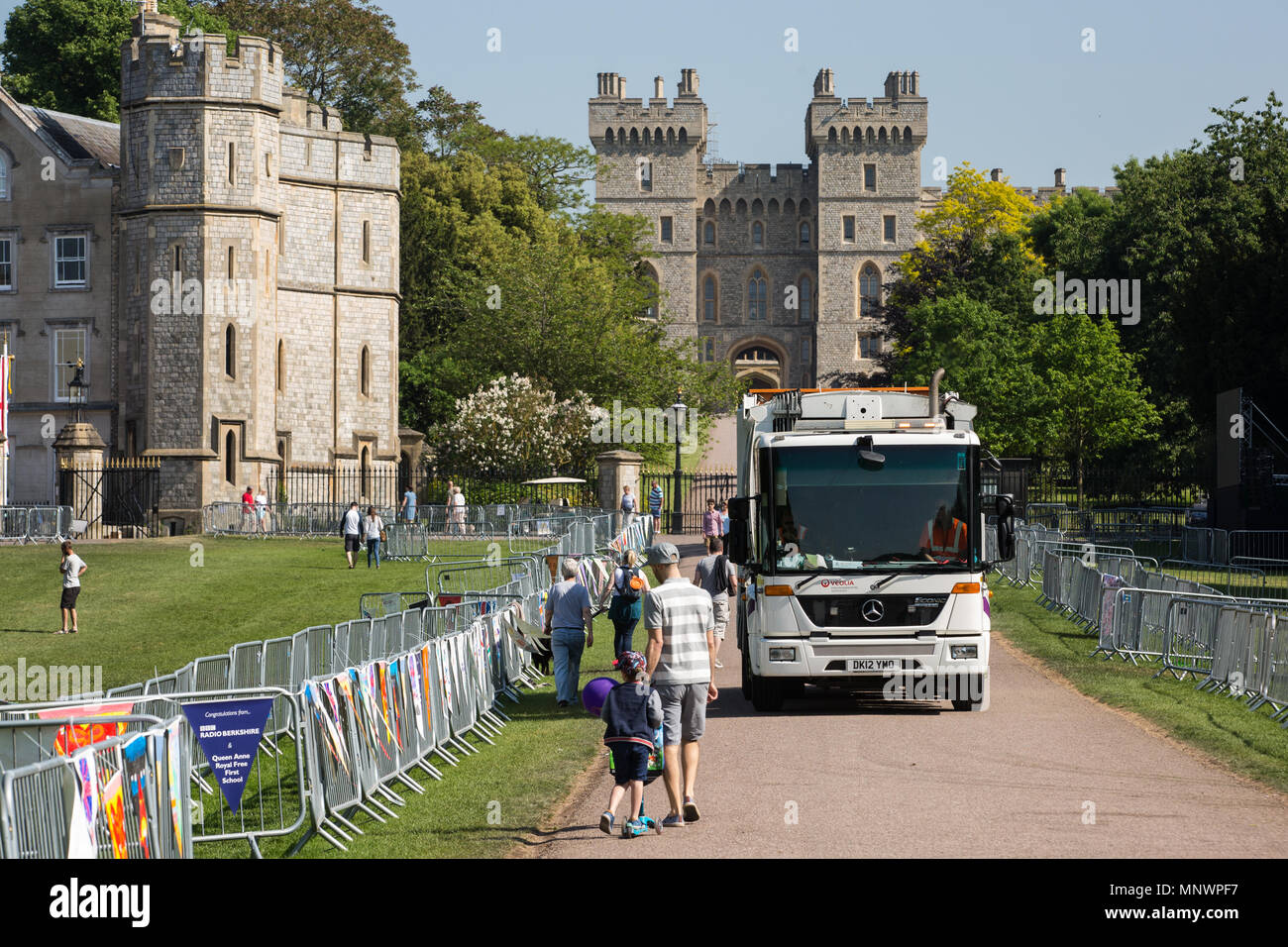 Dustbin wagon hi-res stock photography and images - Alamy