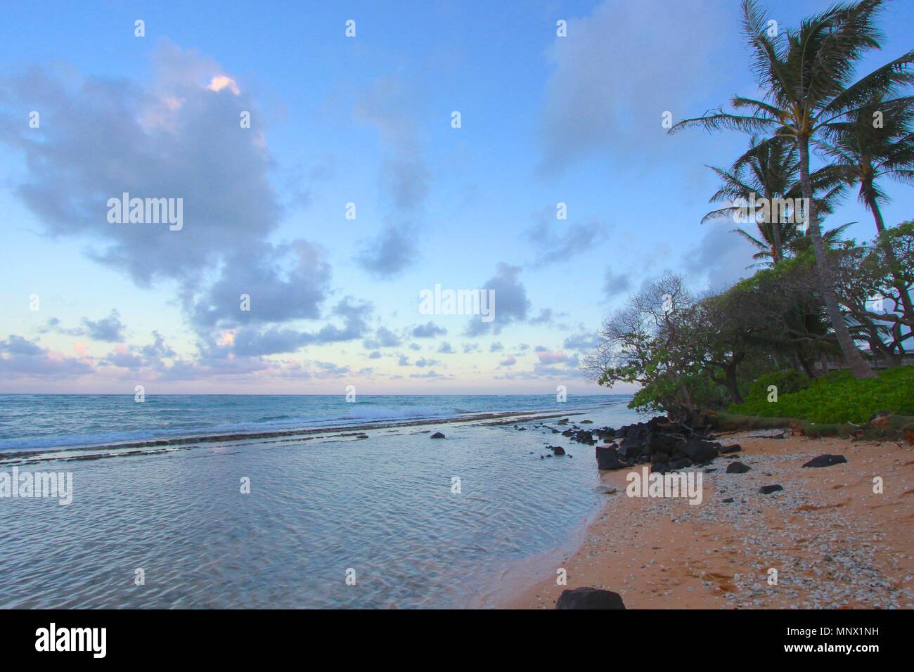 Golden hour in hawaii hires stock photography and images Alamy