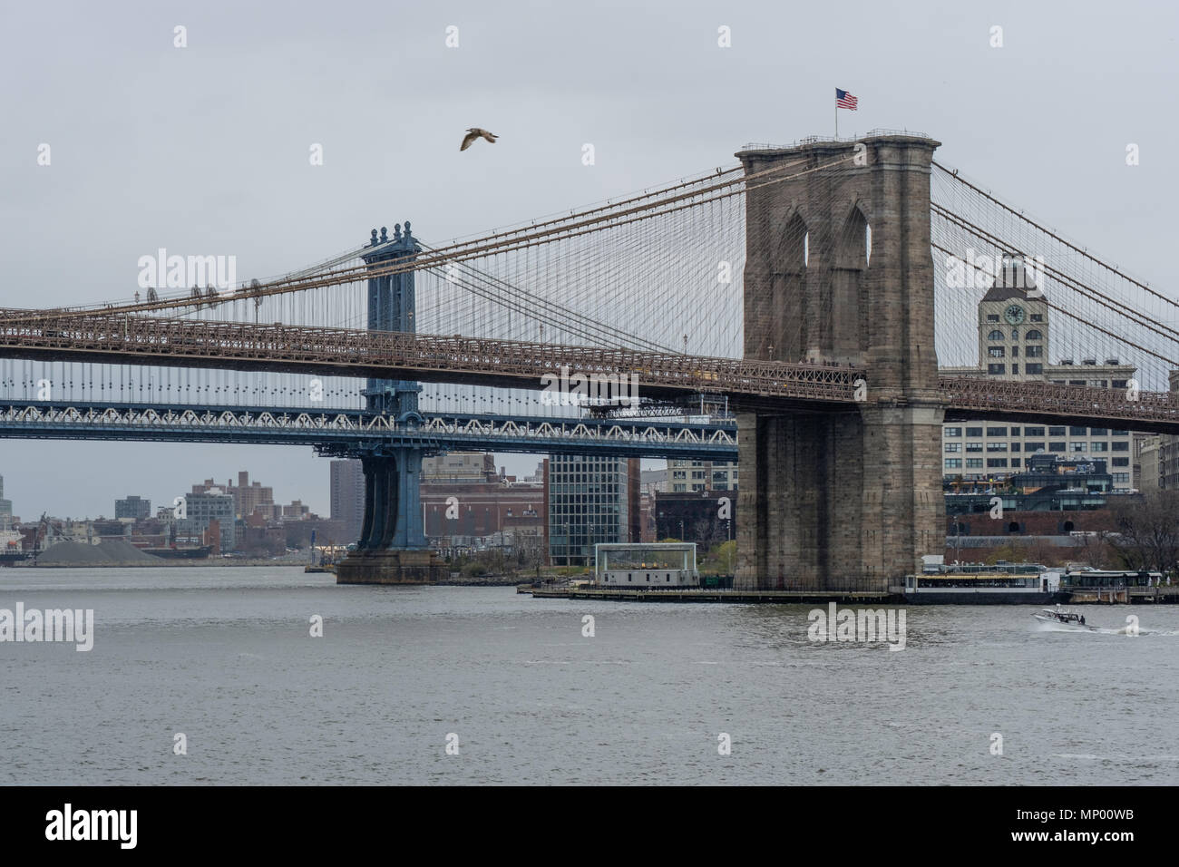 Brooklyn bridge over hudson river hi-res stock photography and images ...