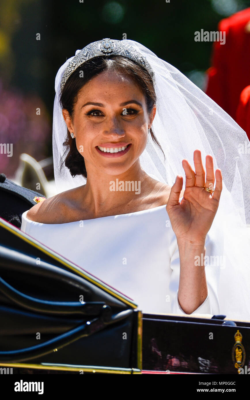 Meghan Markle during the carriage procession after the Royal Wedding at Windsor. On the Long Walk. Duchess of Sussex. Wedding dress and veil. Waving Stock Photo Alamy