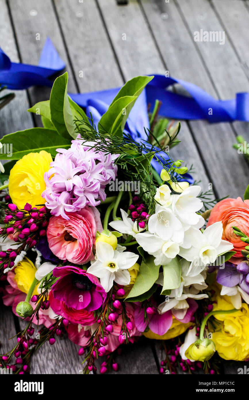 iris Gerbera anemone Daisy lysanthus daisy chamomile home decor flowers bouquet arrangement ceremony wedding colormix happy vibrant Stock Photo