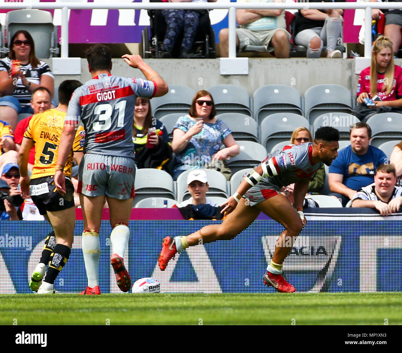 St James Park, Newcastle, UK. 20th May, 2018. Dacia Magic Weekend of Rugby League; Salford Red Devils versus Catalan Dragons; Jodie Broughton of Catalan Dragons scores his third try of the game that made it 6-24 Credit: Action Plus Sports/Alamy Live News Stock Photo