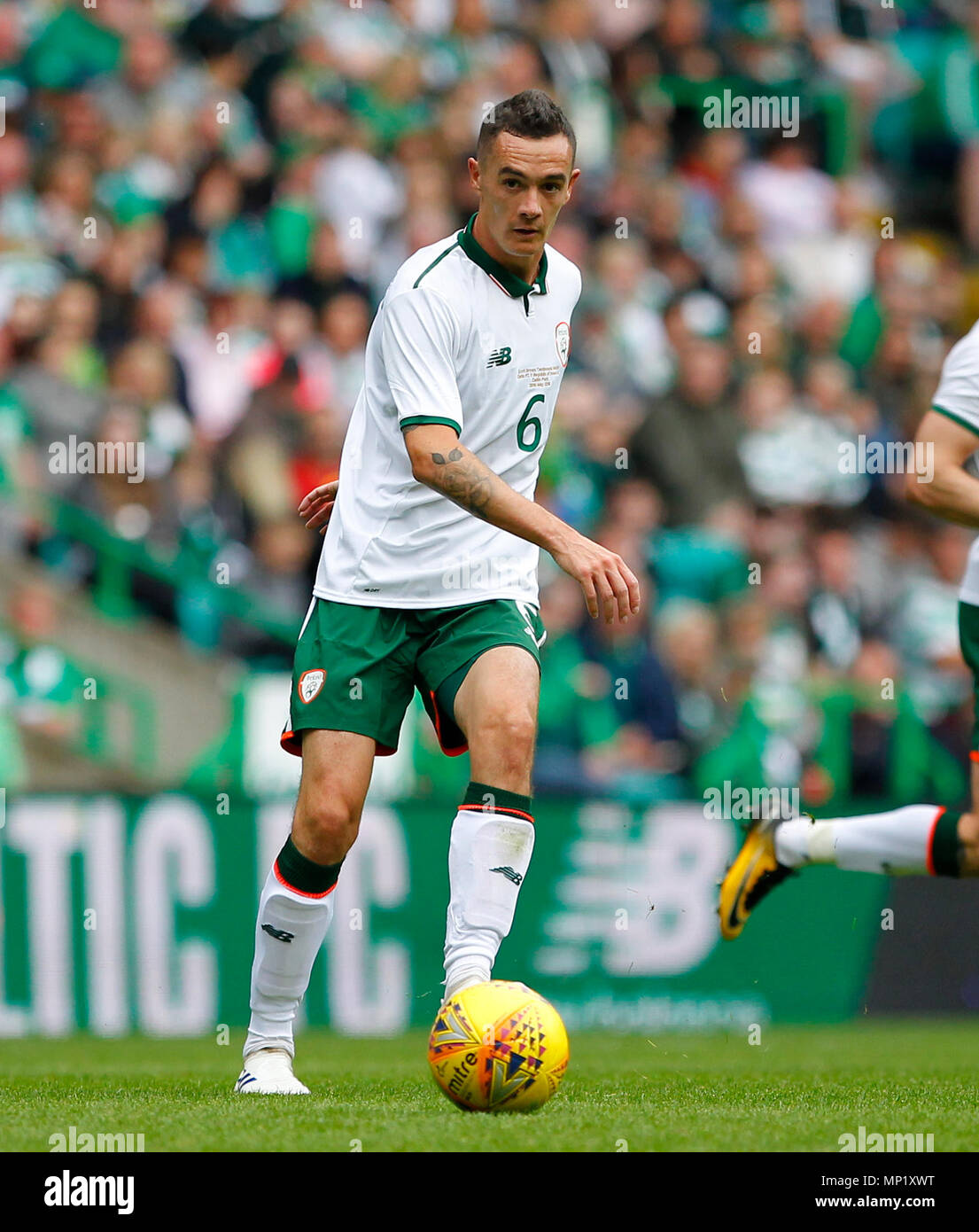 Celtic Park, Glasgow, UK. 20th May, 2018. Scott Brown Testimonial, Celtic XI versus Republic of Ireland XI; Shaun Williams lays the ball off for Republic of Ireland Credit: Action Plus Sports/Alamy Live News Stock Photo