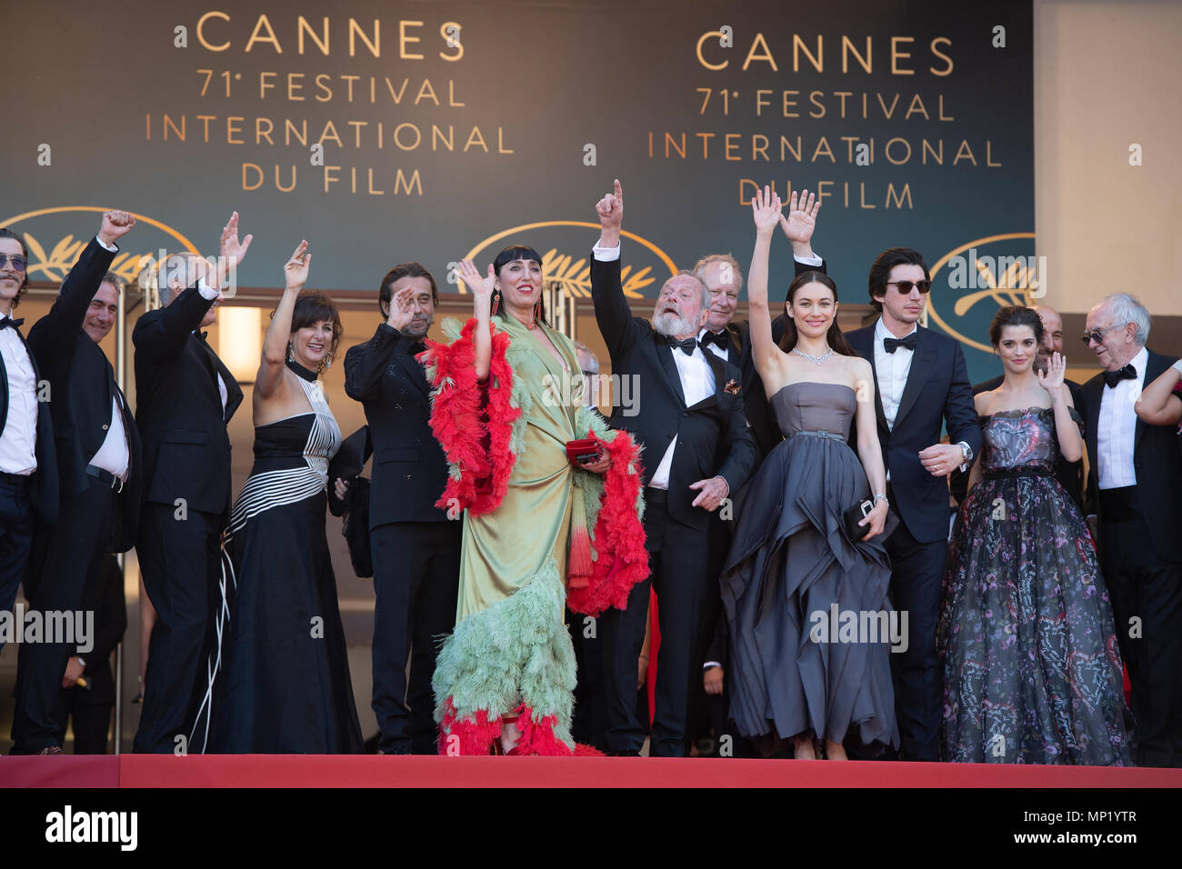 CANNES, FRANCE - MAY 19: Oscar Jaenada, Sergi Lopez, Tony Grisoni, Mariela Besuievsky, Jordi Molla, Rossy de Palma, Terry Gilliam, Stellan Skarsgard, Olga Kurylenko, Adam Driver, Joana Ribeiro and Jonathan Pryce attend at the Closing Ceremony & screening of 'The Man Who Killed Don Quixote' during the 71st annual Cannes Film Festival at Palais des Festivals on May May 19, 2018 in Cannes, France Credit: BTWImages/Alamy Live News Stock Photo