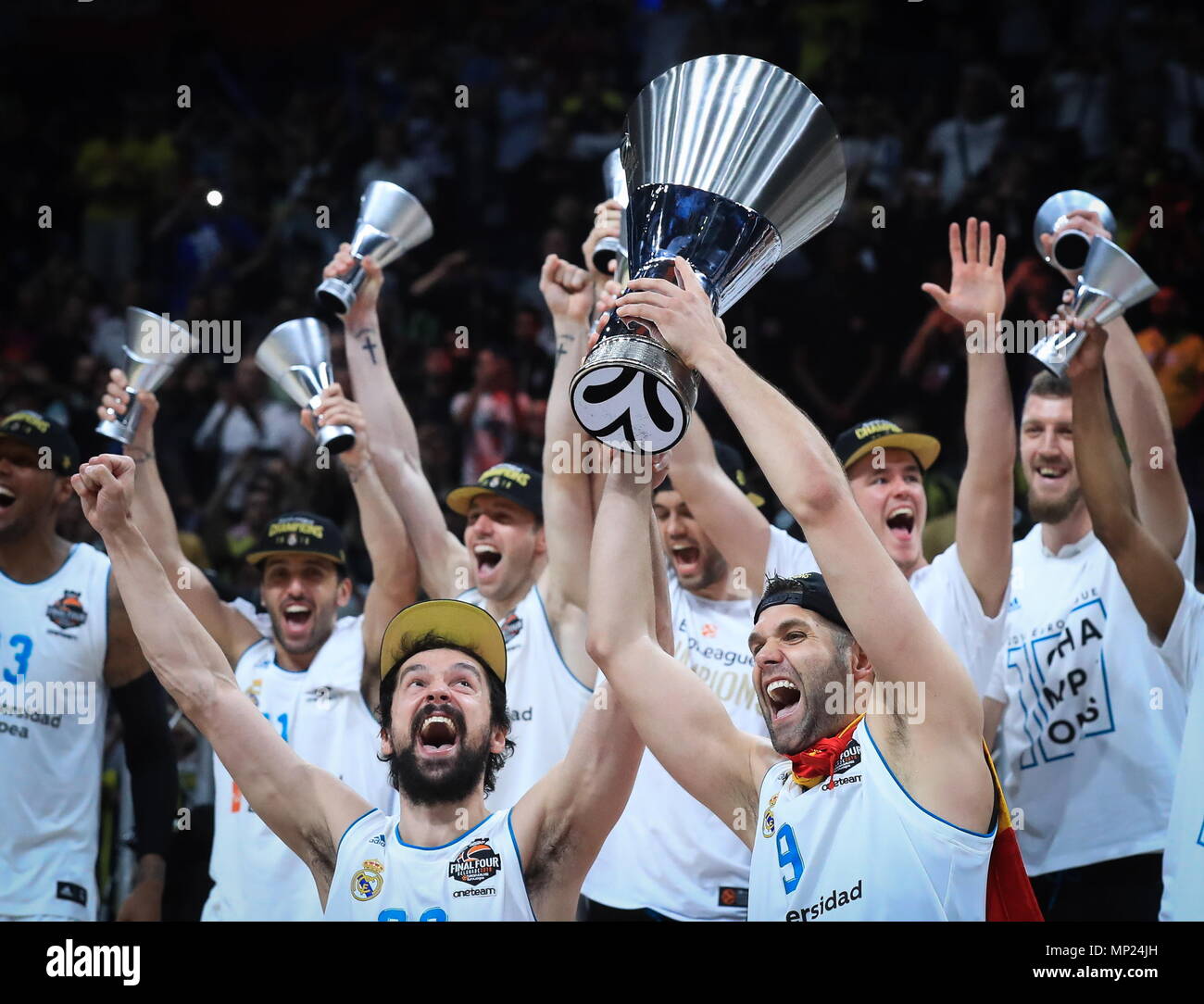 Belgrade, Serbia. 20th May, 2018. BELGRADE, SERBIA - MAY 20, 2018: BC Real  Madrid's Sergio Llull (L) and Felipe Reyes hold the trophy after winning  their 2017/18 Season Basketball Euroleague Final Four
