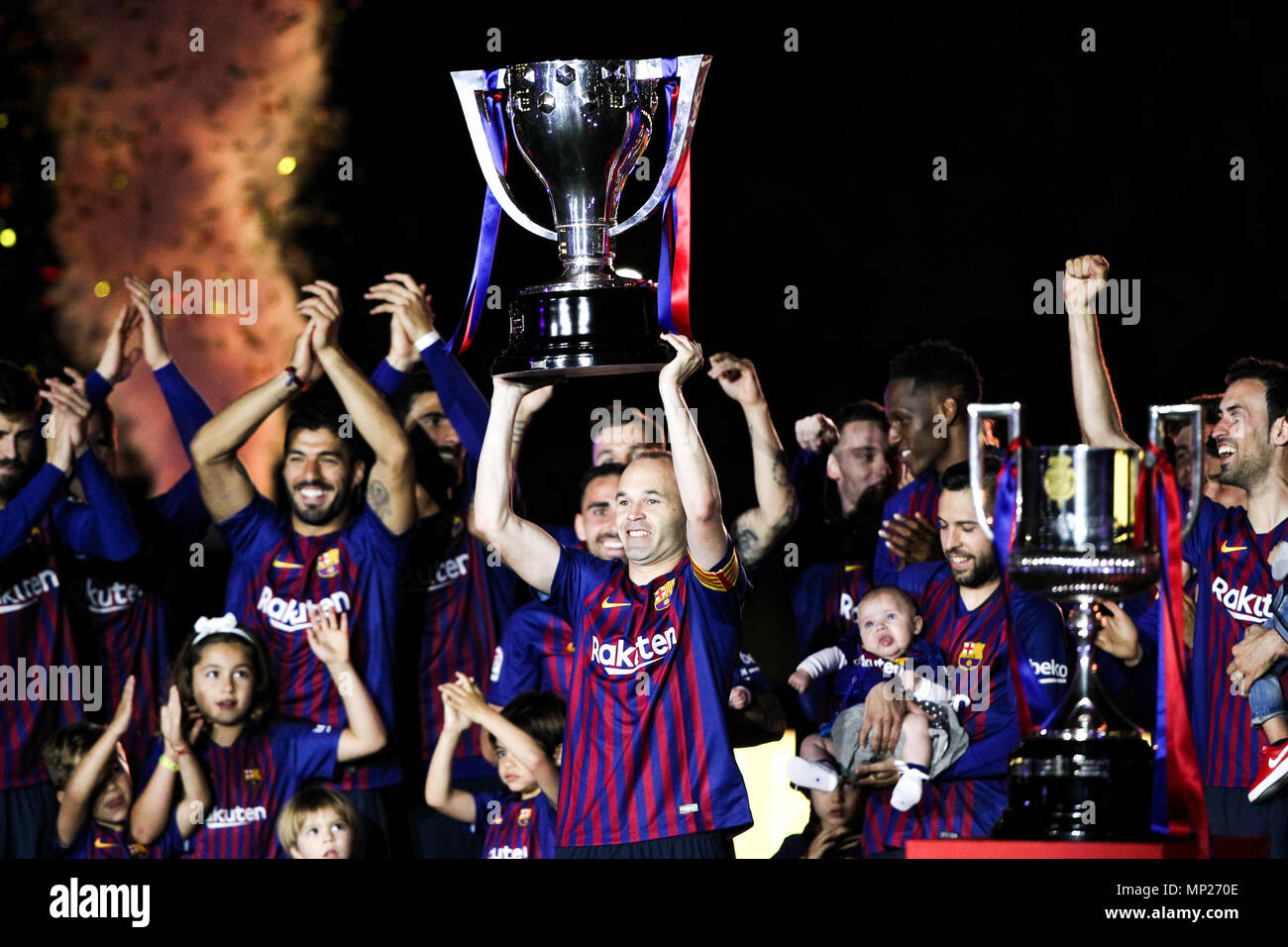 fc barcelona la liga trophies